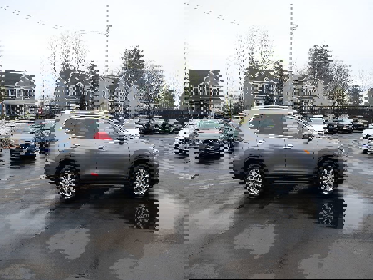 Used 2017 Nissan Rogue SV w/ SV Premium Package image 8