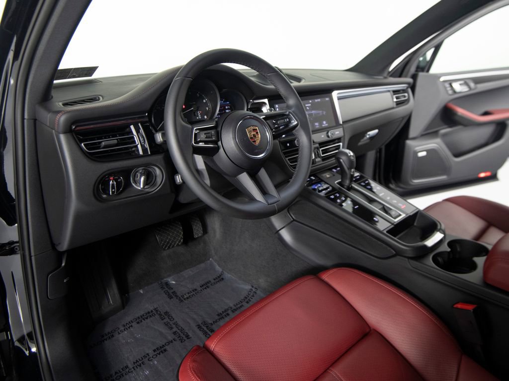 Certified 2025 Porsche Macan AWD/4WD image 15
