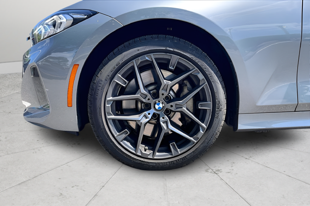 Used 2026 BMW 330i xDrive Sedan AWD/4WD image 33