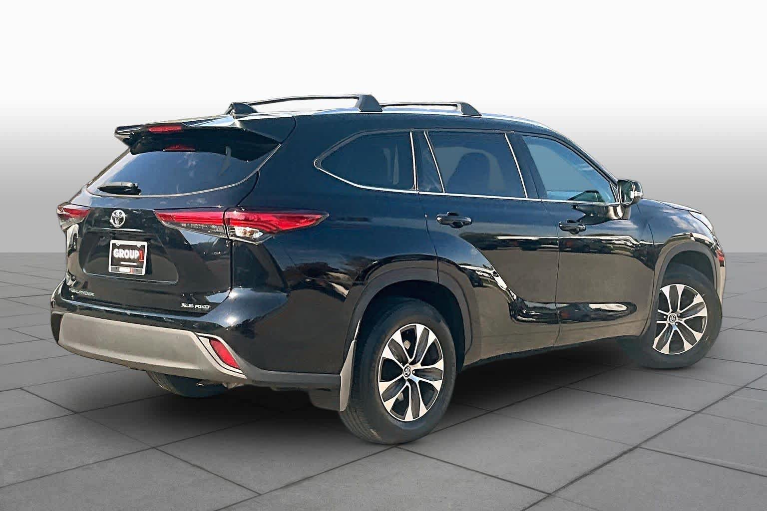 Used 2020 Toyota Highlander XLE AWD/4WD image 13