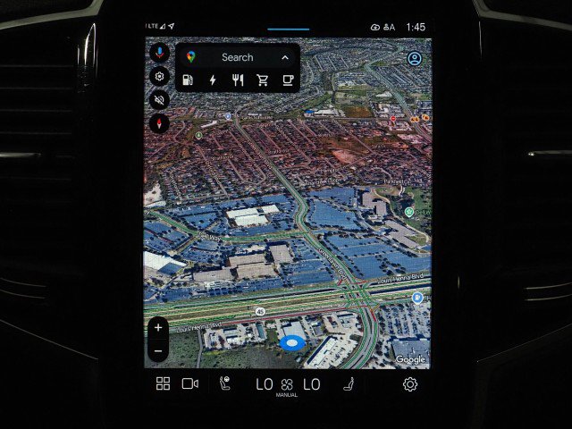 Used 2025 Volvo XC90 T8 Plus w/ Protection Package Premier image 27