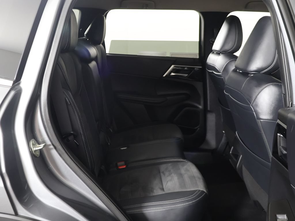 Used 2024 Mitsubishi Outlander SE Black Edition FWD image 31