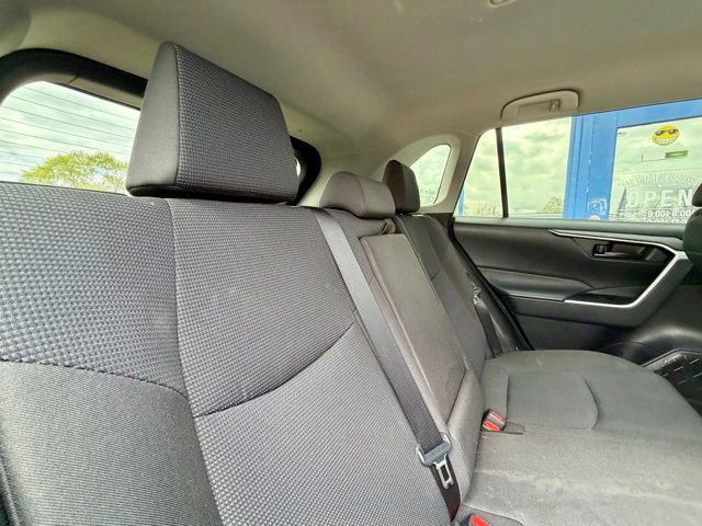 Used 2020 Toyota RAV4 LE AWD/4WD image 18