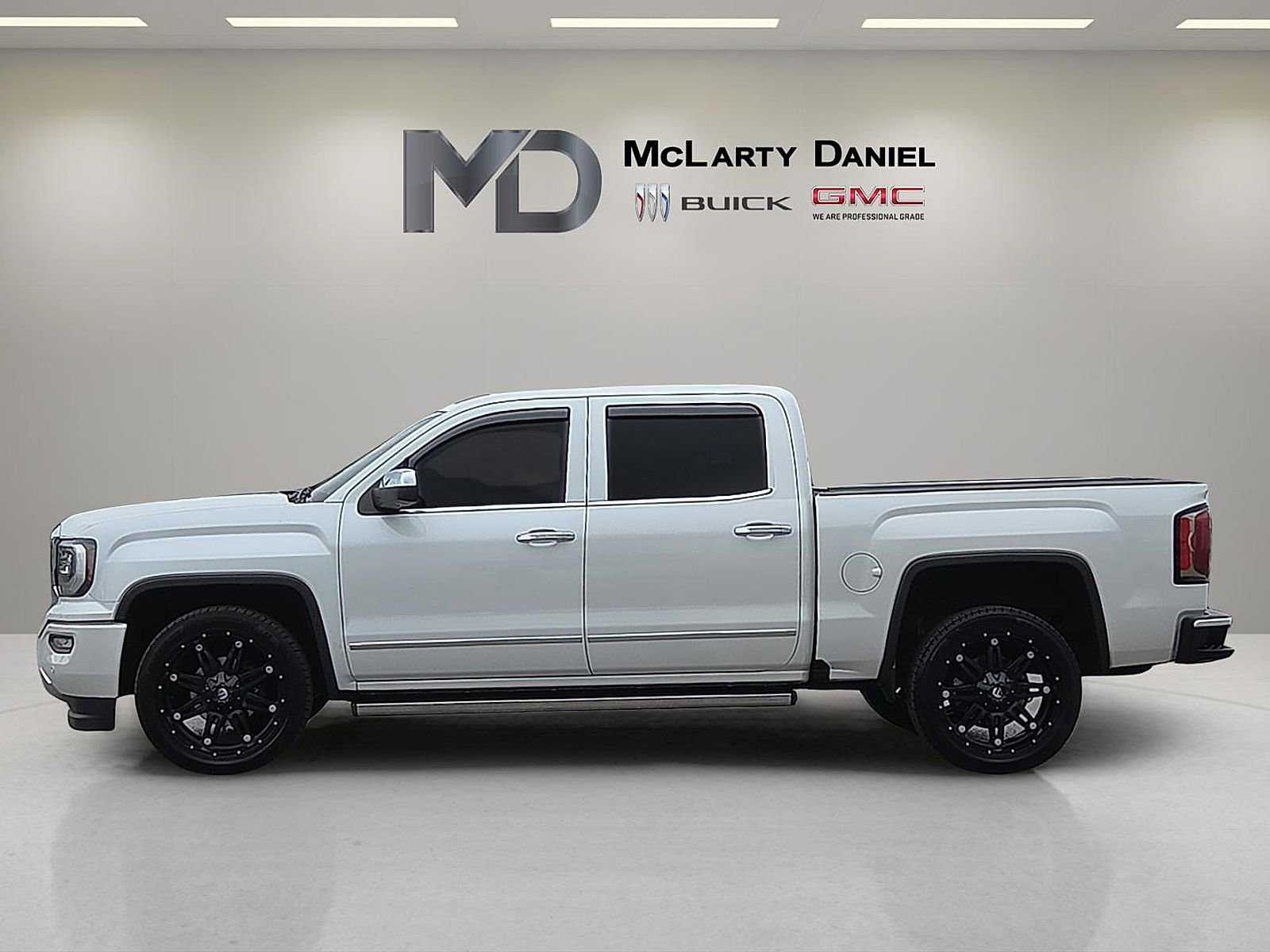 Used 2018 GMC Sierra 1500 Denali w/ Denali Ultimate Package AWD/4WD image 3