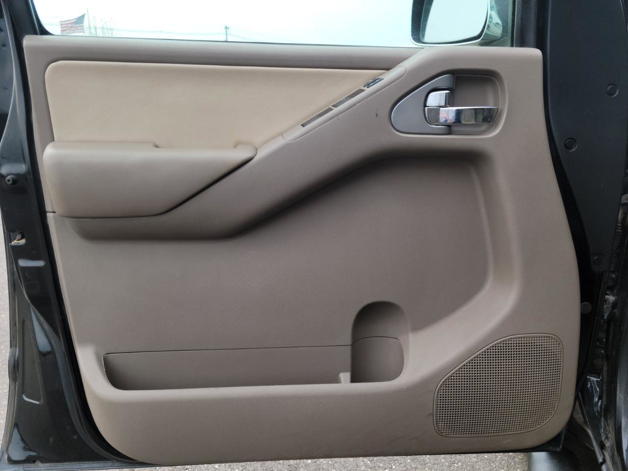 Used 2013 Nissan Frontier SL w/ Moonroof Pkg image 8