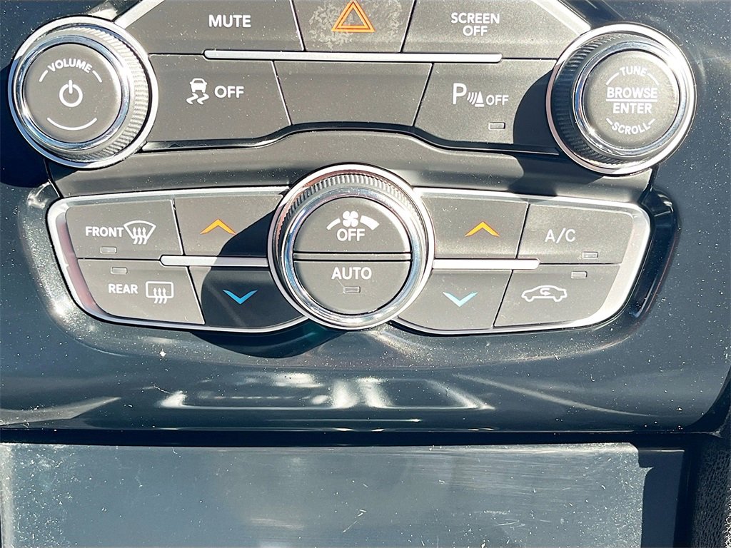 Used 2023 Chrysler 300 Touring L image 16