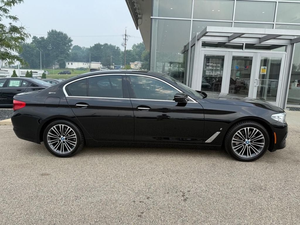 Used 2018 BMW 530e xDrive AWD/4WD image 2