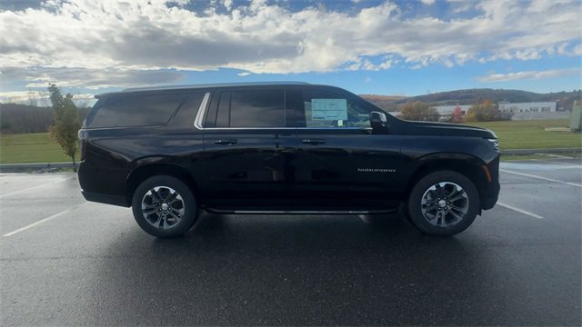 New 2026 Chevrolet Suburban LT image 9
