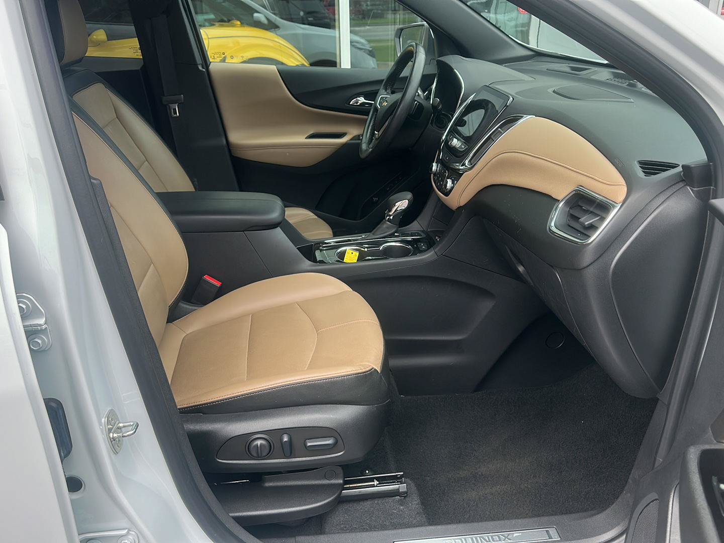 Used 2022 Chevrolet Equinox Premier AWD/4WD image 8