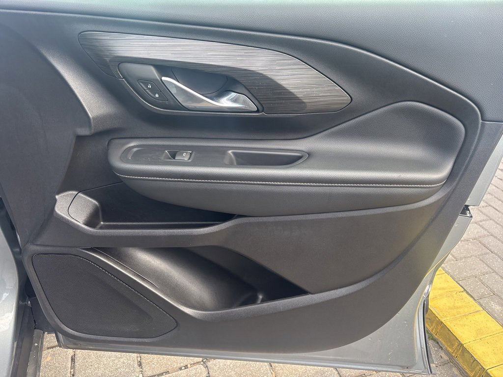 Used 2024 GMC Terrain SLE image 31