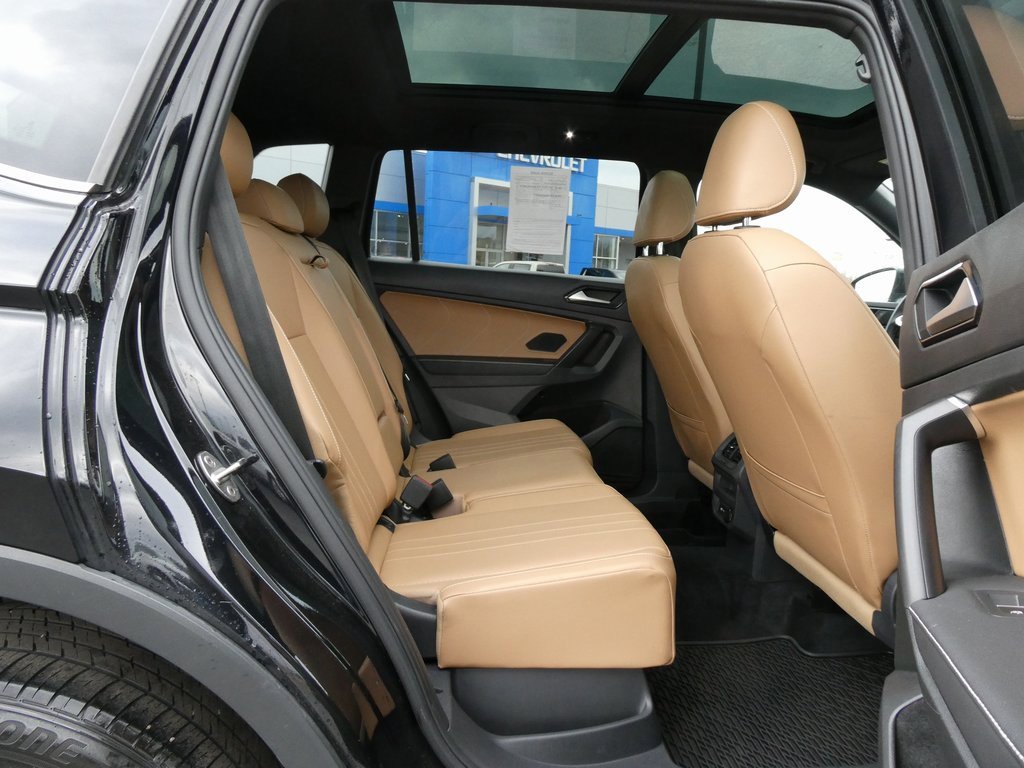 Used 2022 Volkswagen Tiguan SE w/ Panoramic Sunroof Package image 16