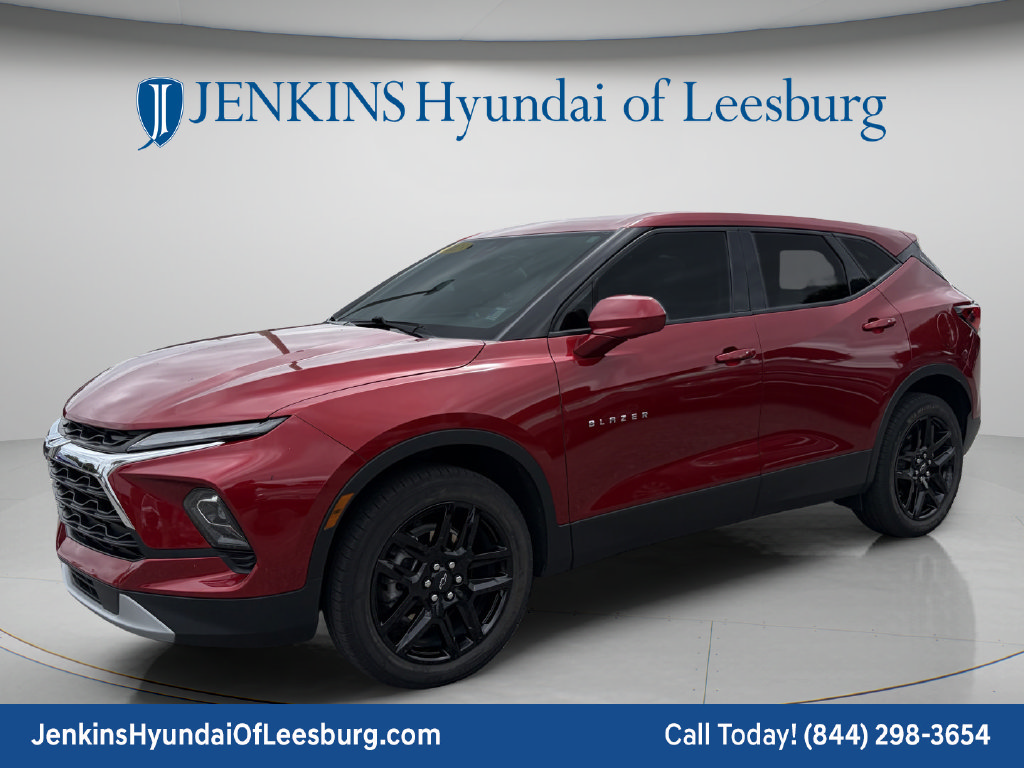 Used 2023 Chevrolet Blazer LT FWD image 3