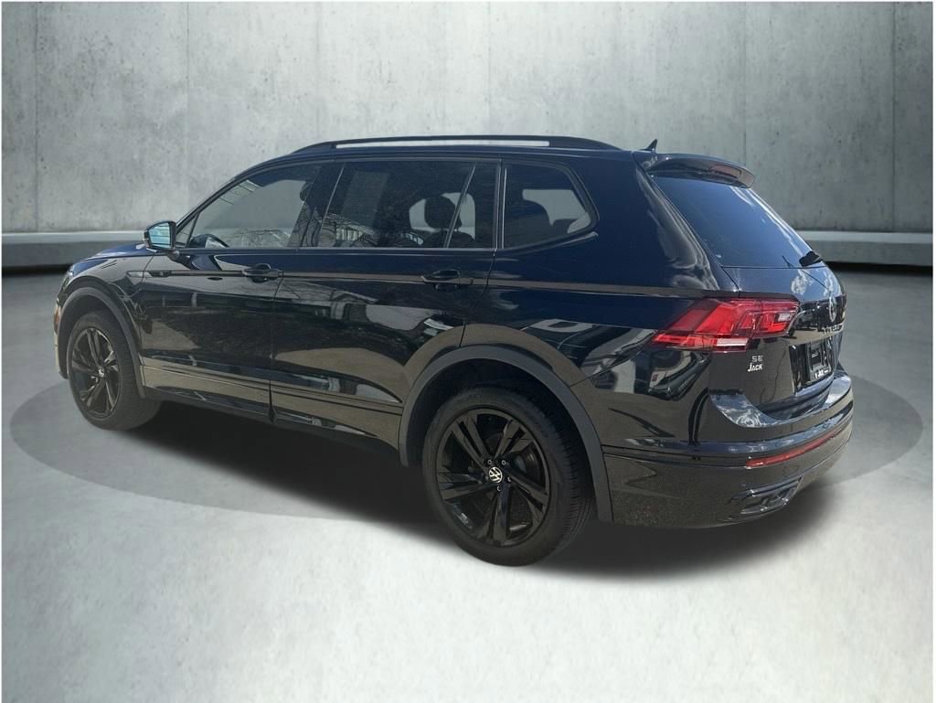 Used 2024 Volkswagen Tiguan SE R-Line FWD image 3