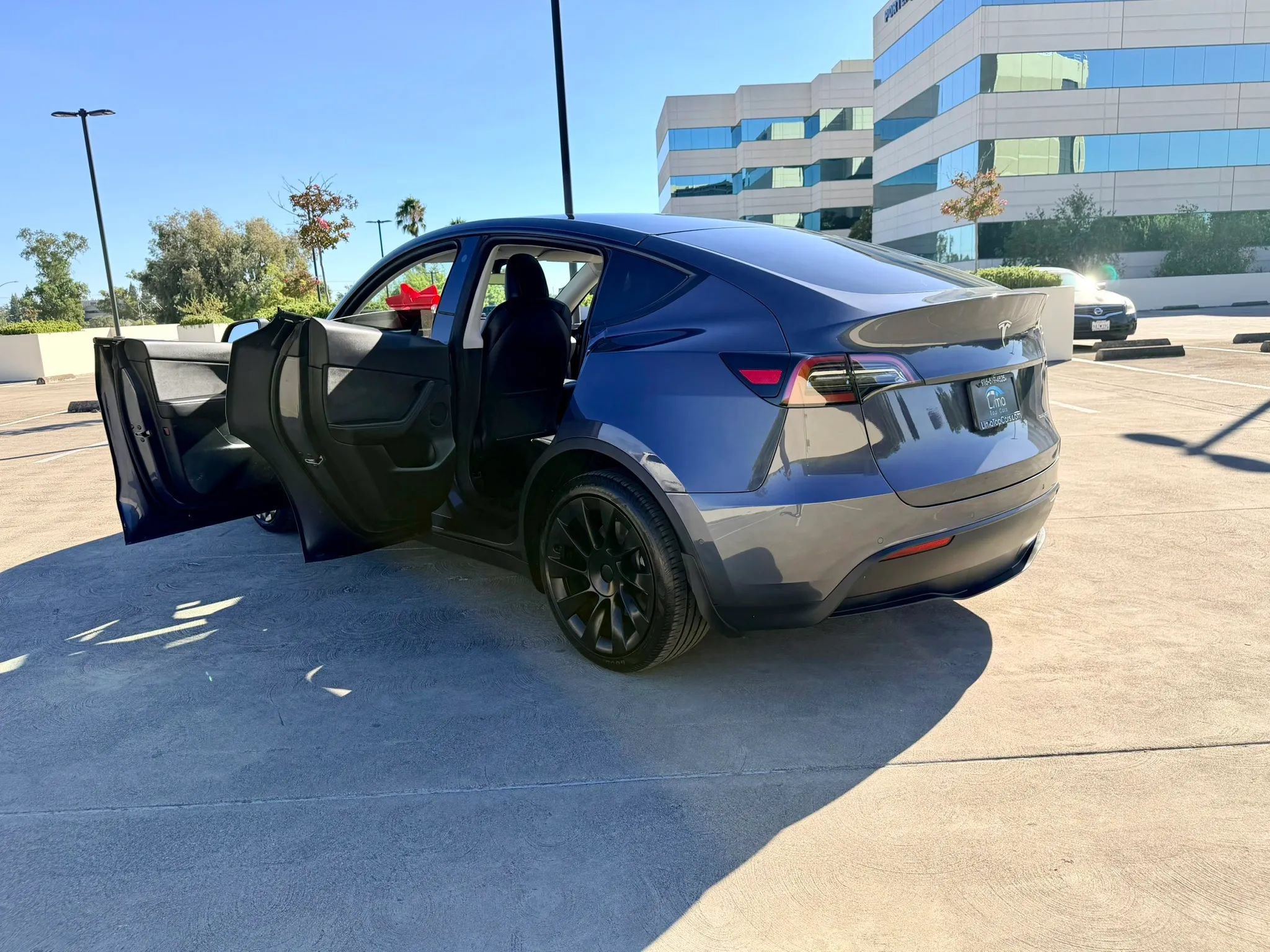 Used 2022 Tesla Model Y Long Range AWD/4WD image 37
