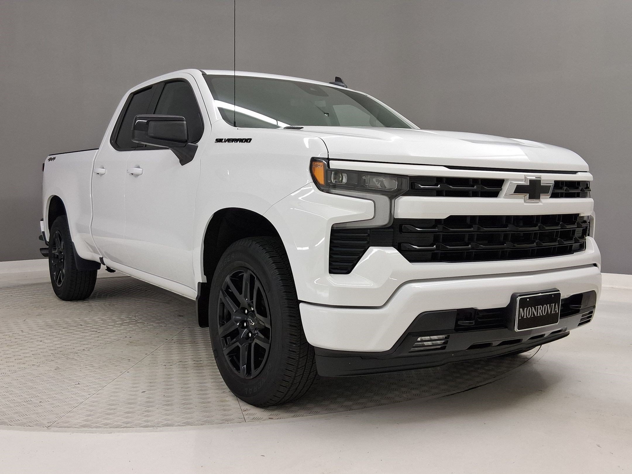 Used 2025 Chevrolet Silverado 1500 RST w/ Dark Appearance Package AWD/4WD image 7