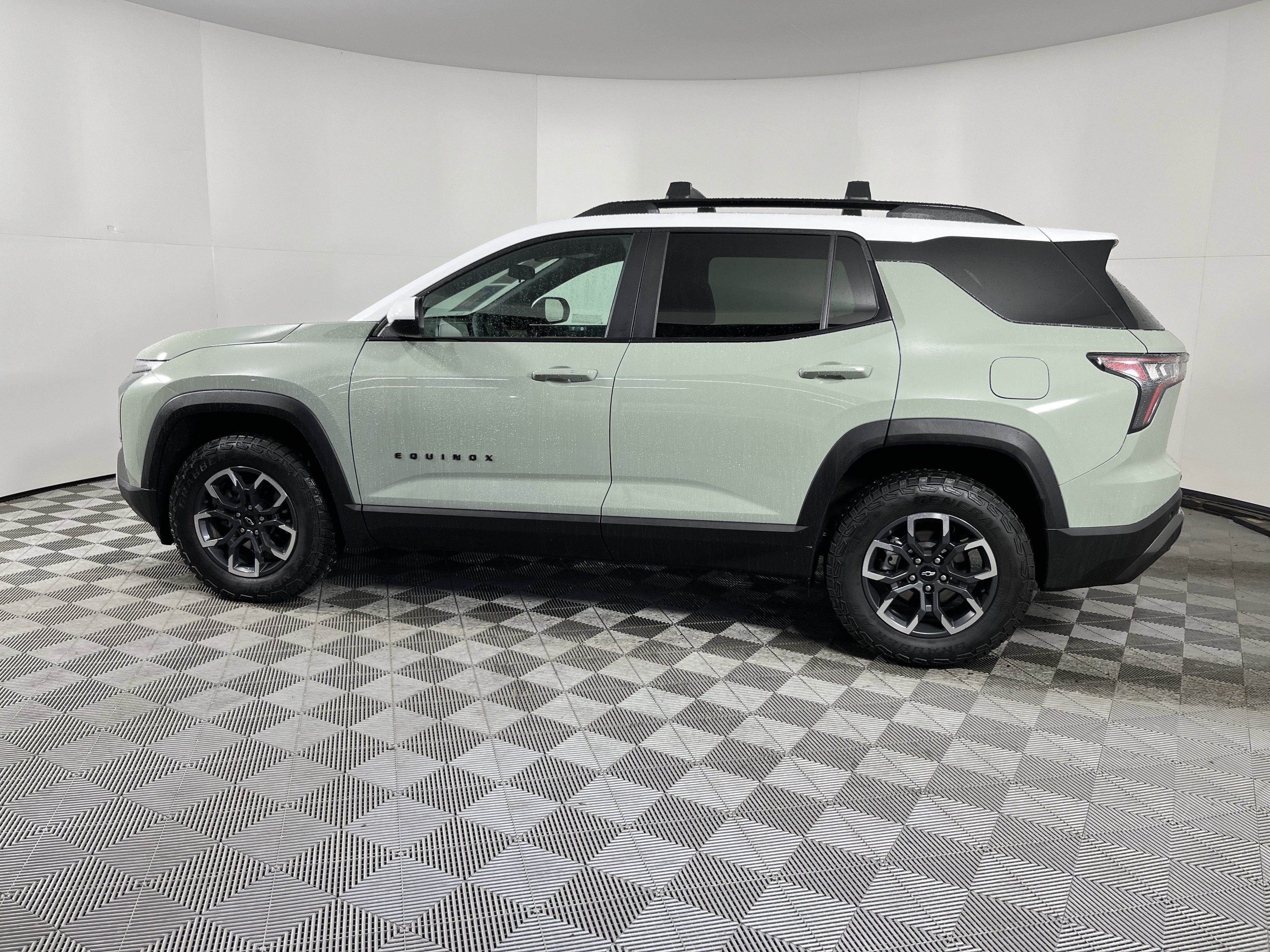 Used 2025 Chevrolet Equinox ACTIV w/ Convenience Package III video 2