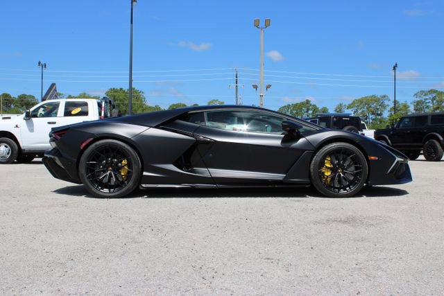 Used 2024 Lamborghini Revuelto image 11