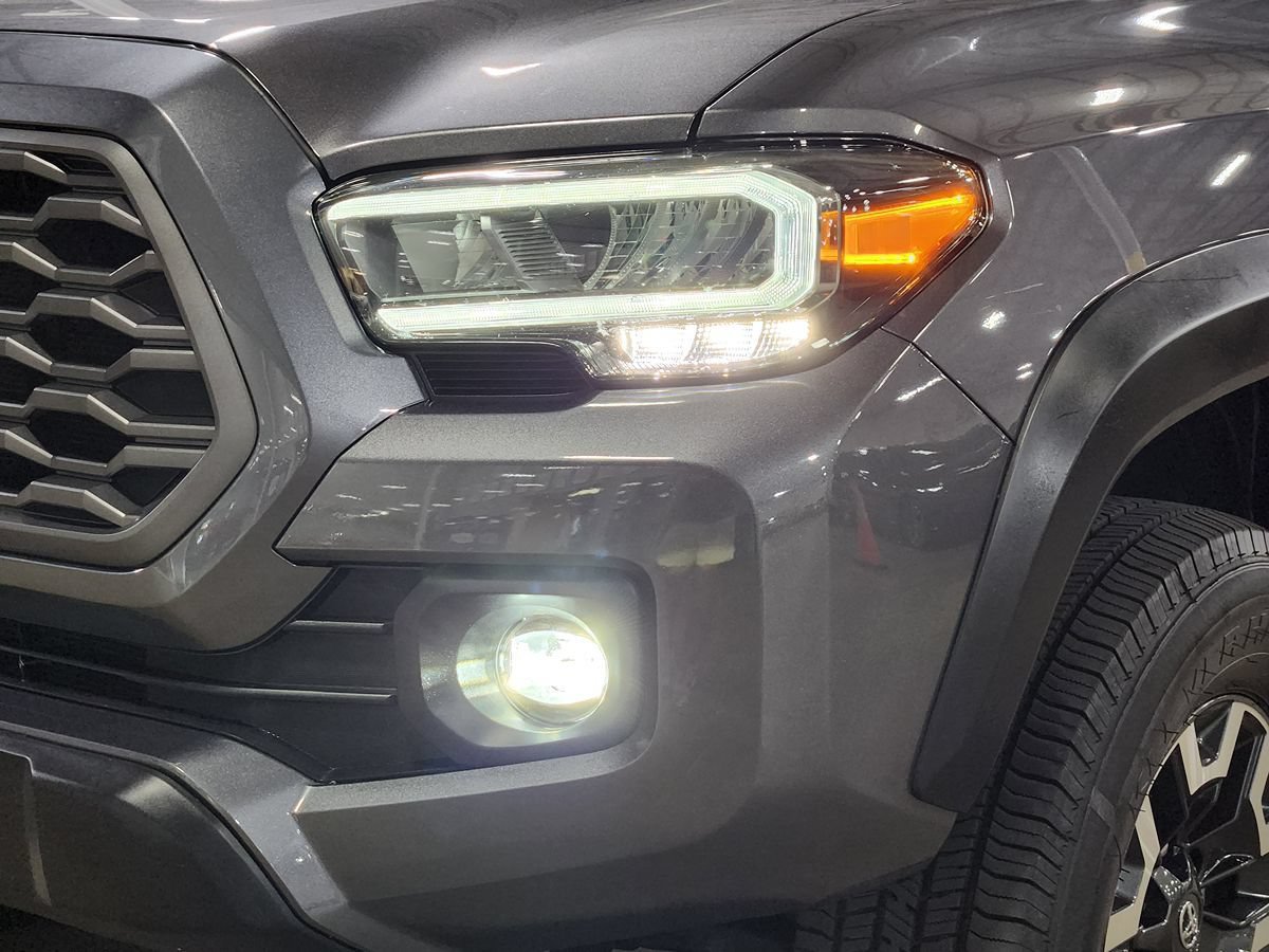 Used 2021 Toyota Tacoma TRD Off-Road w/ Technology Package AWD/4WD image 13