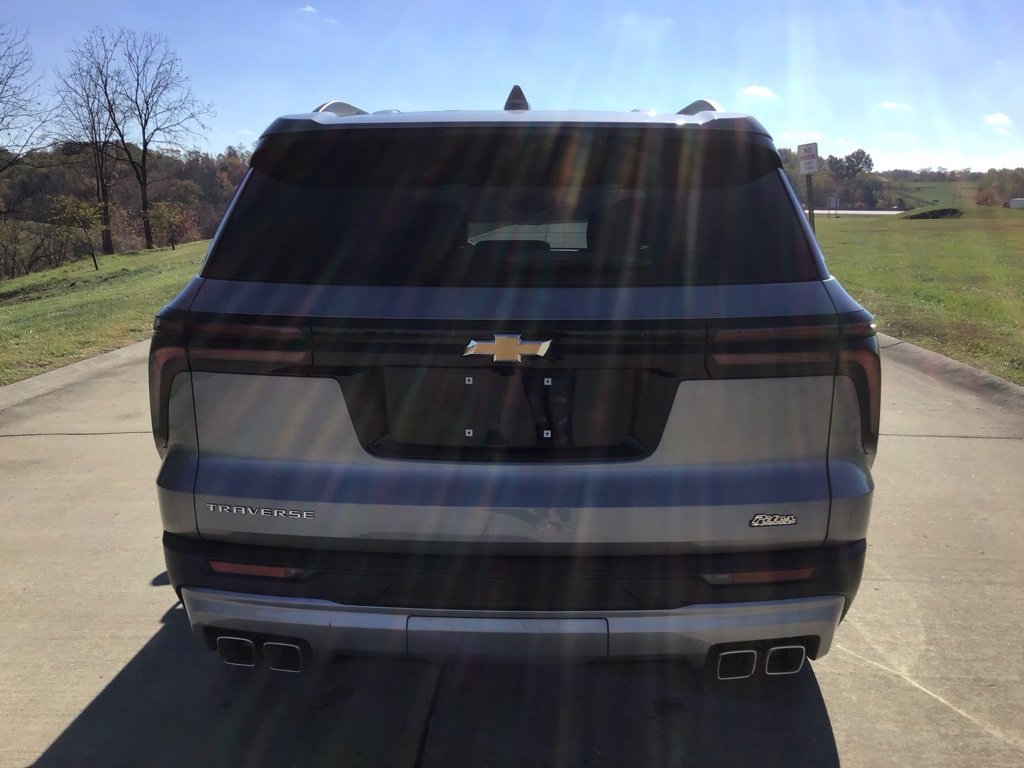 New 2026 Chevrolet Traverse LT w/ Sun and Wheel Package image 4