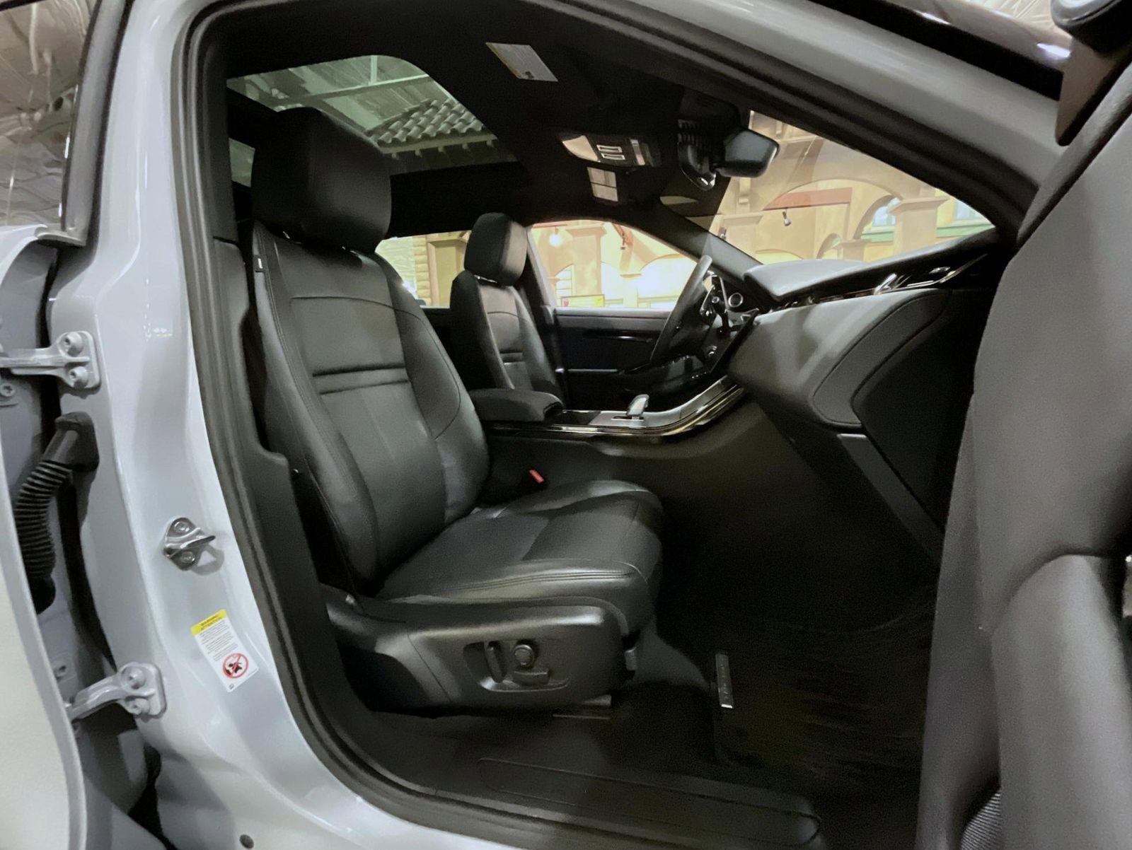 Used 2025 Land Rover Range Rover Evoque S image 15