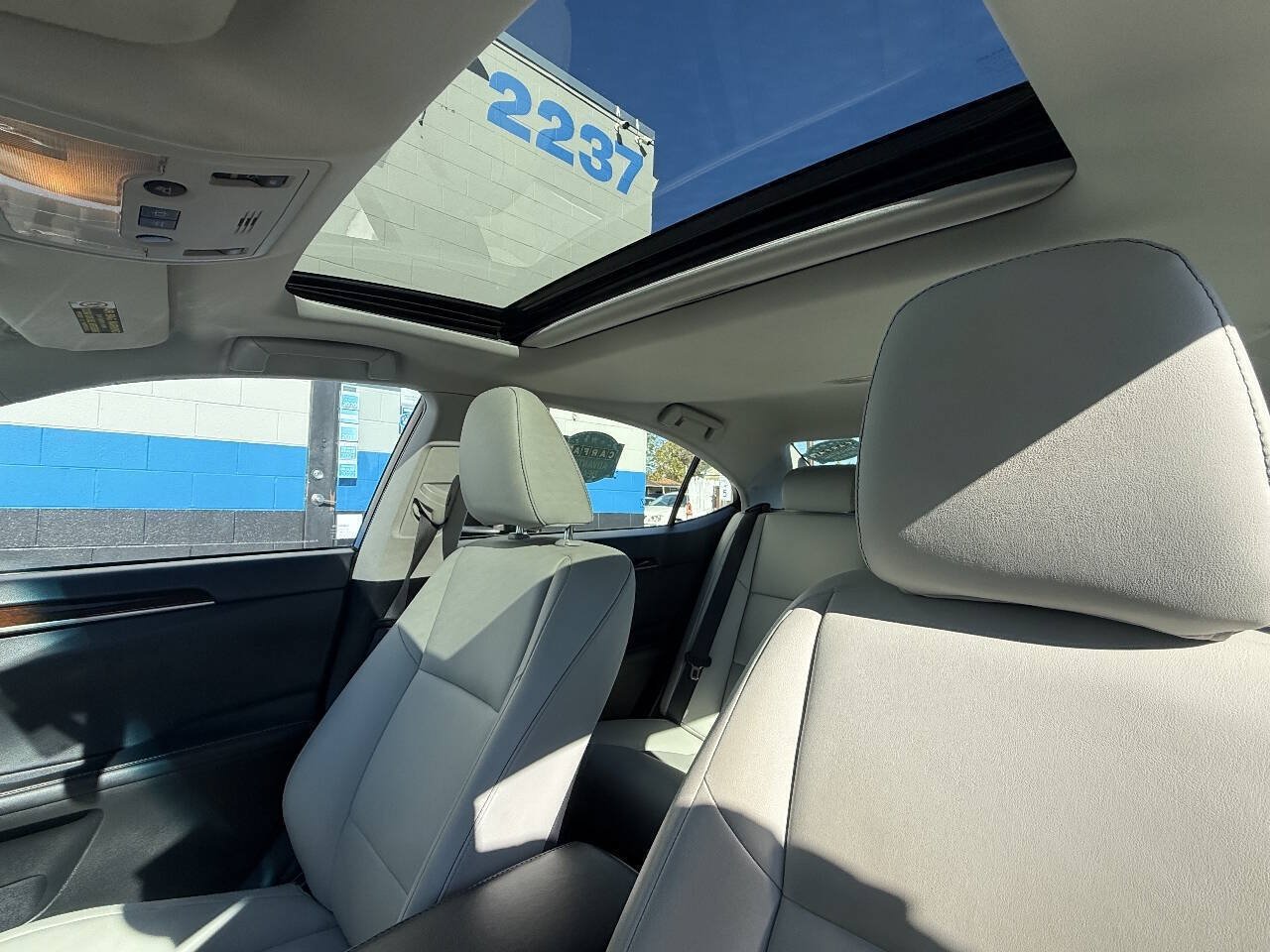Used 2013 Lexus ES 350 w/ Premium Pkg FWD image 8