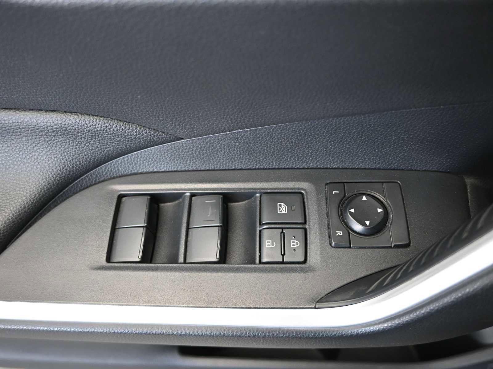 Used 2021 Toyota RAV4 SE w/ Weather & Moonroof Package image 18