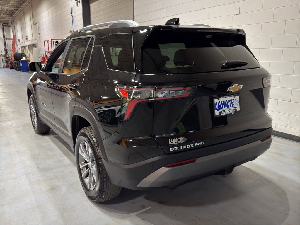 Used 2025 Chevrolet Equinox LT w/ Convenience Package II image 3