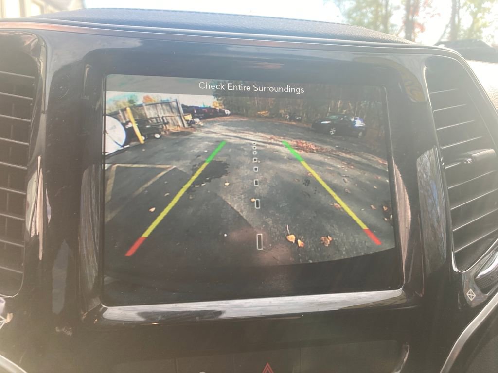 Used 2019 Jeep Cherokee Limited image 24