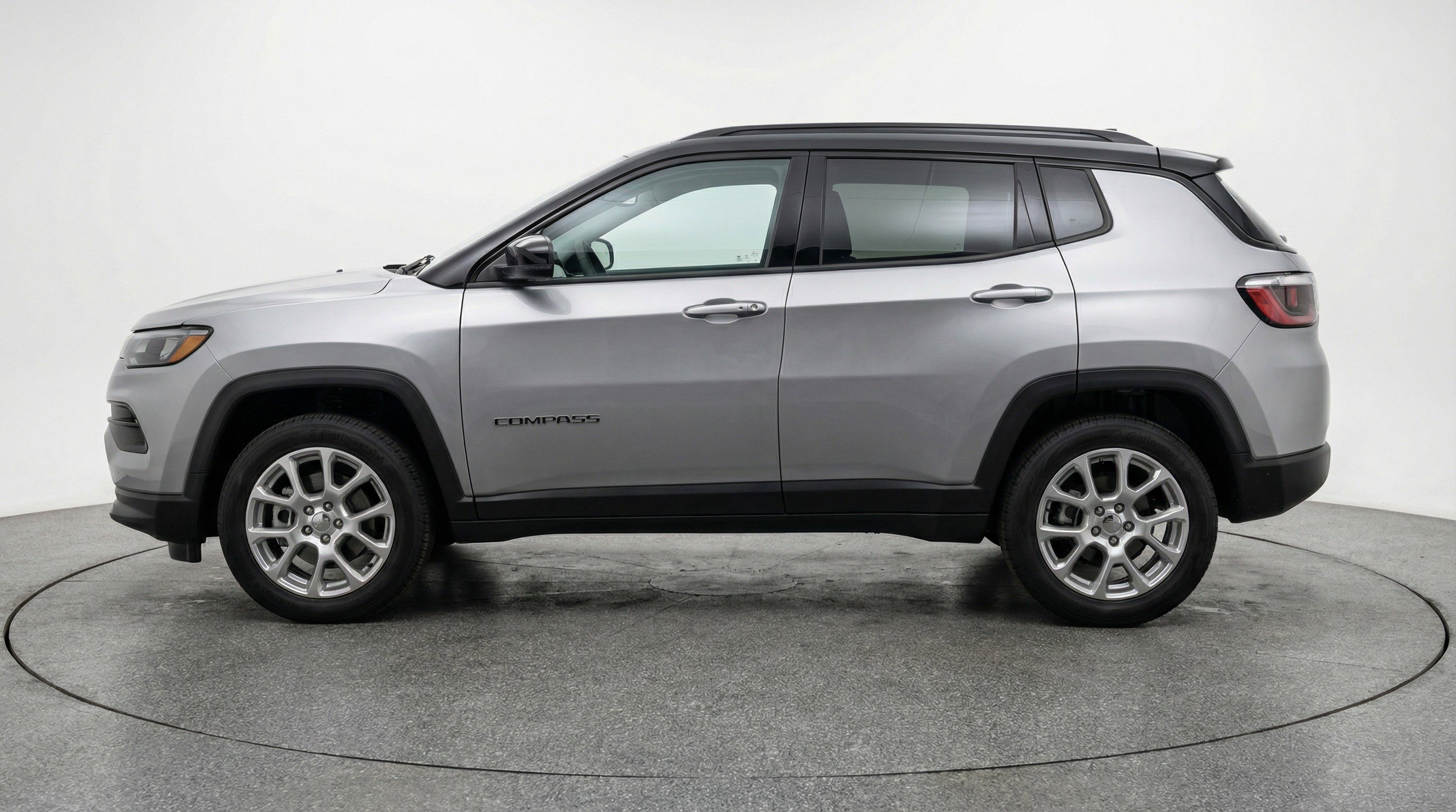 Used 2025 Jeep Compass Limited AWD/4WD image 5