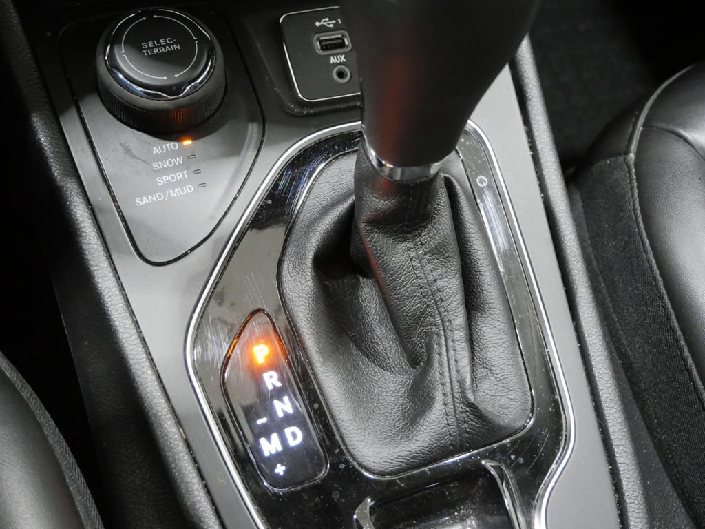 Used 2021 Jeep Cherokee Latitude Plus AWD/4WD image 23