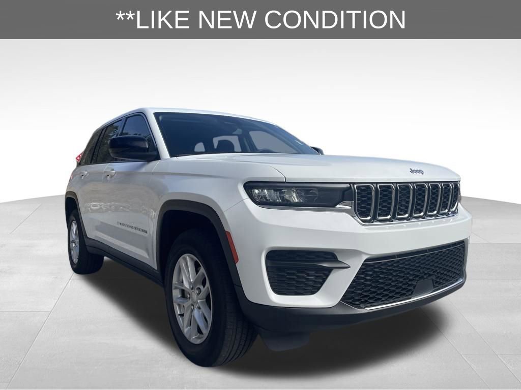 Used 2023 Jeep Grand Cherokee Laredo X image 3