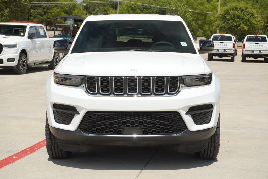 Used 2025 Jeep Grand Cherokee Laredo AWD/4WD image 8