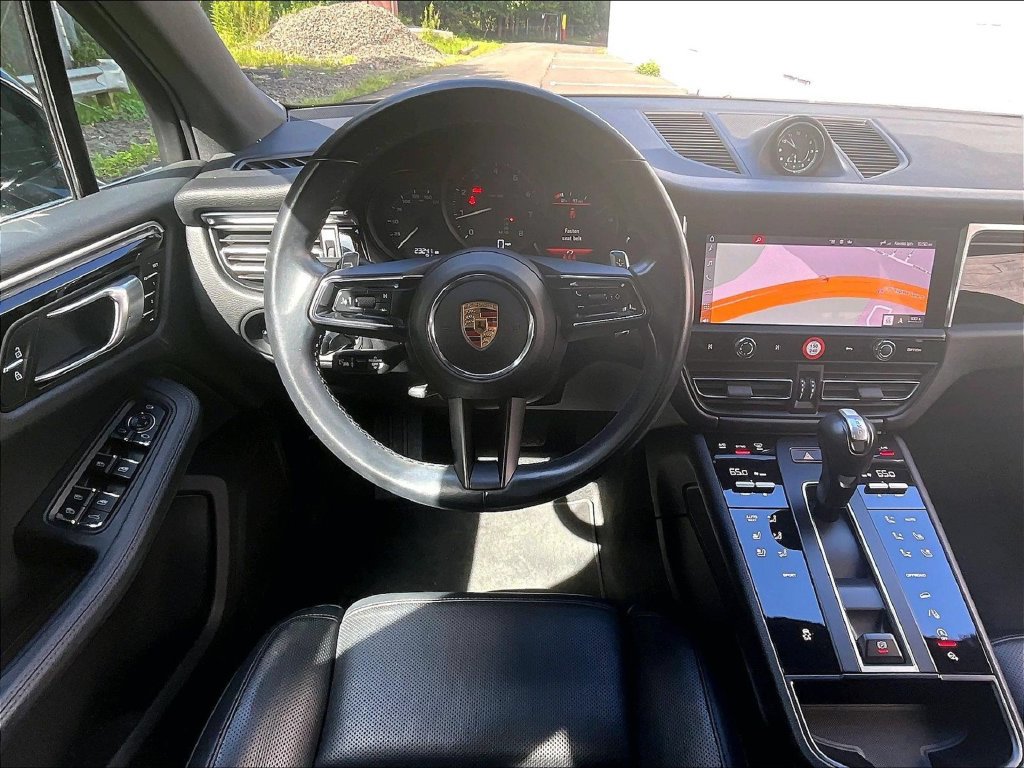 Certified 2023 Porsche Macan AWD/4WD image 11