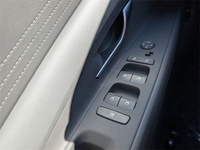 Used 2025 Hyundai Elantra SE image 32