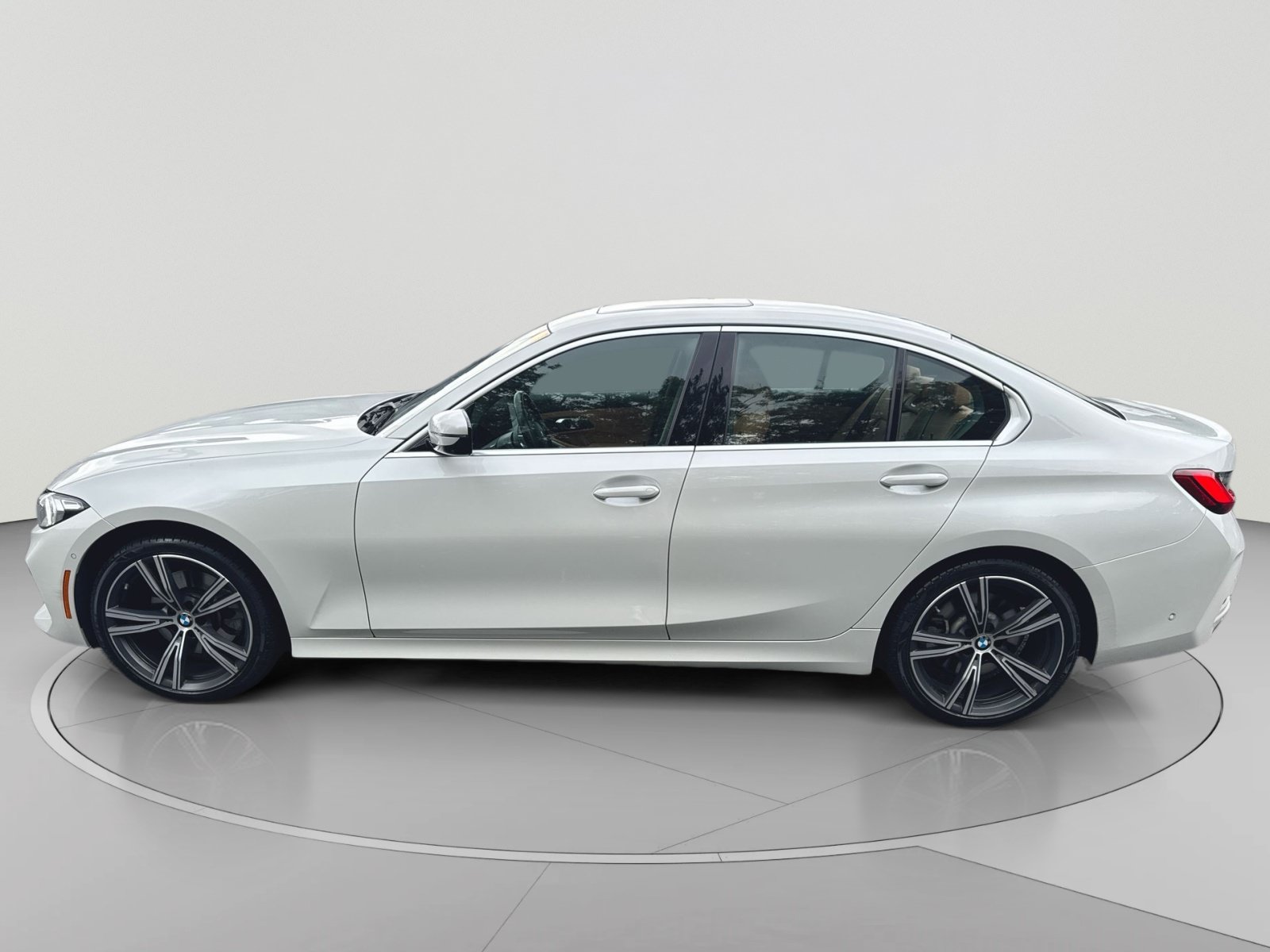 Used 2024 BMW 330i Sedan w/ Premium Package RWD image 8