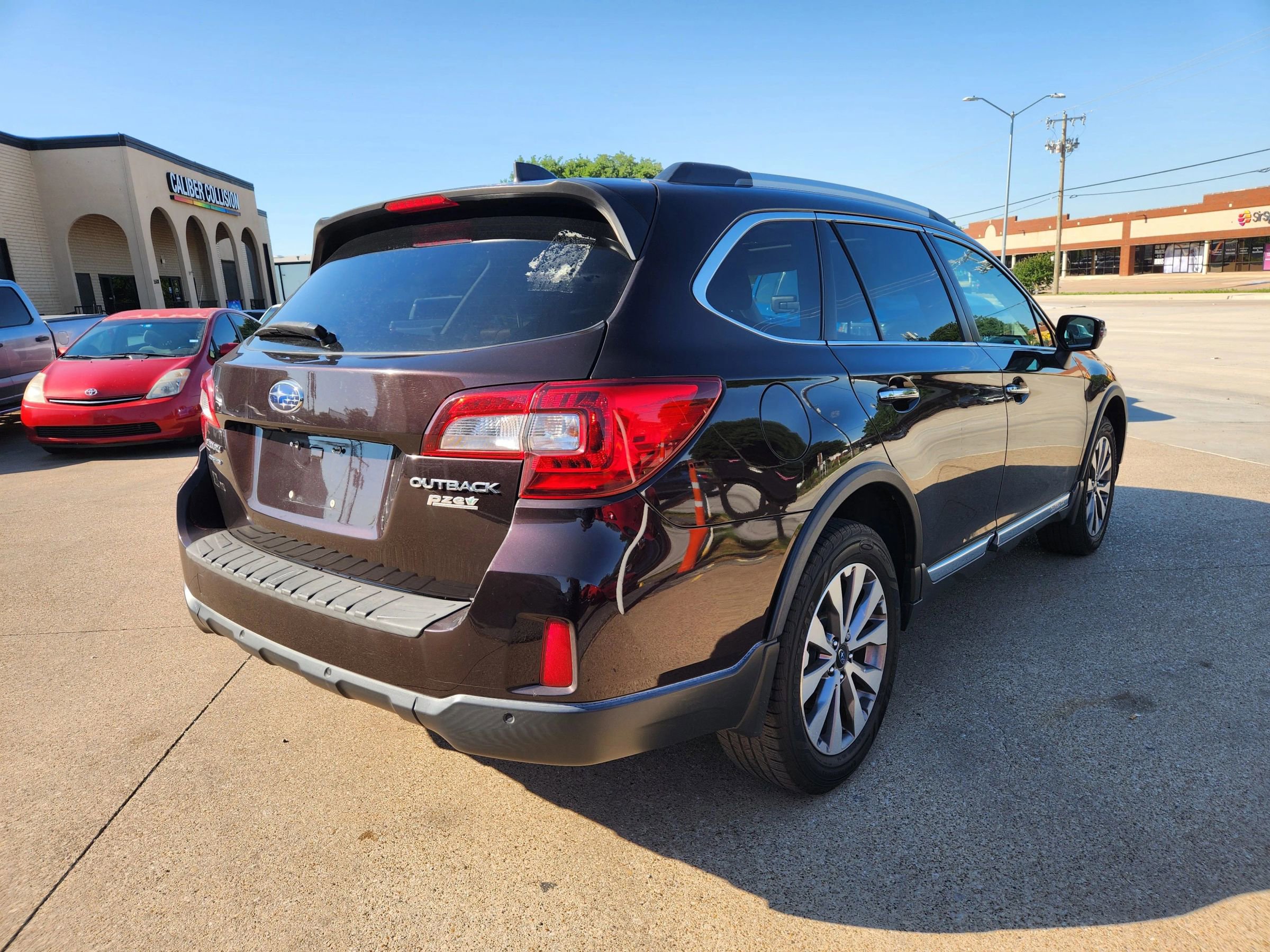 Used 2017 Subaru Outback 2.5i Touring AWD/4WD image 5