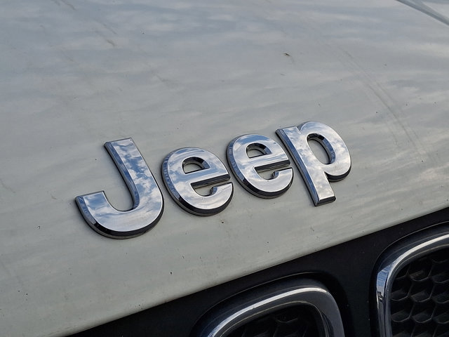 Used 2018 Jeep Renegade Latitude w/ Cold Weather Group image 3