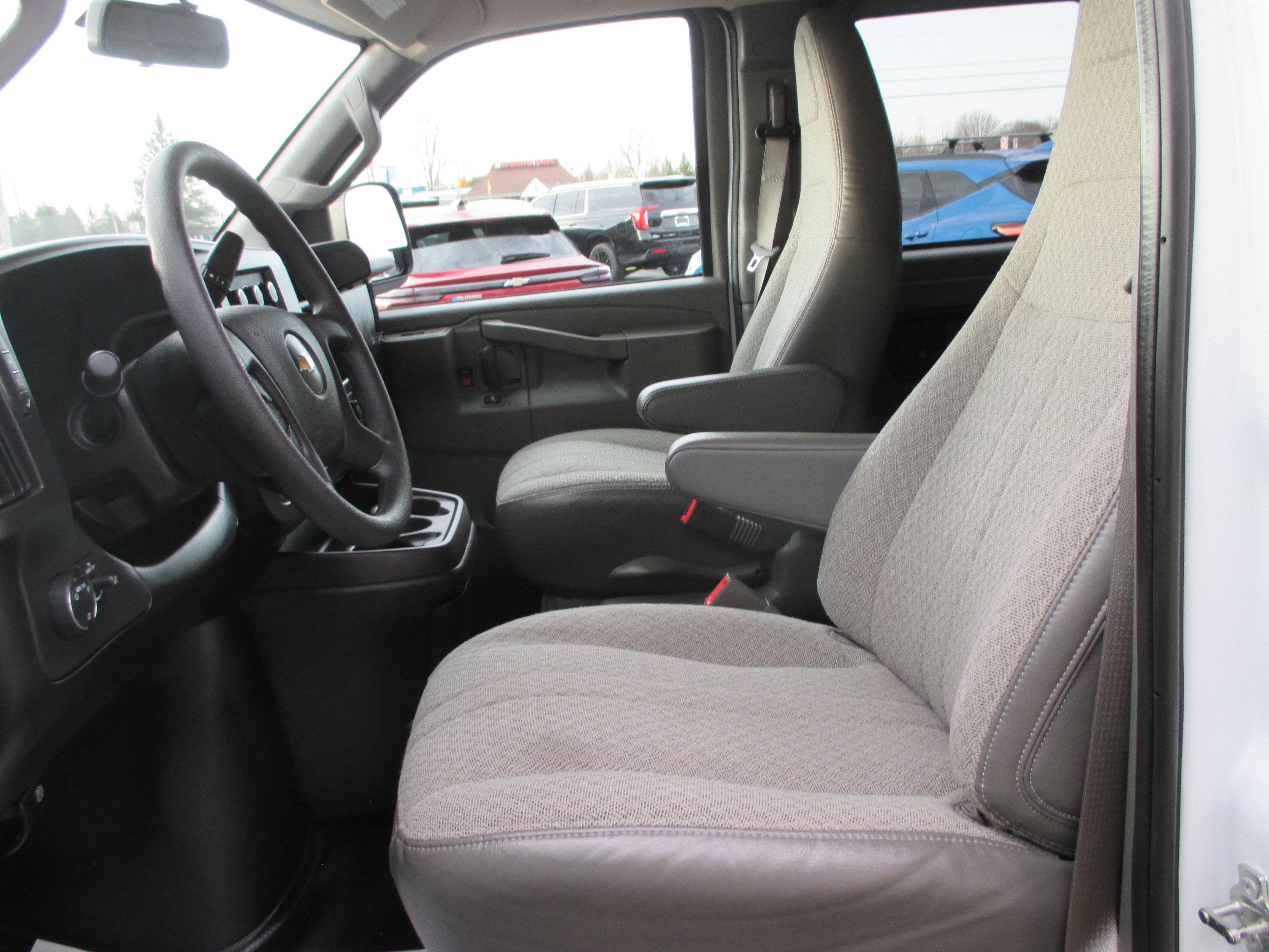 Used 2025 Chevrolet Express 3500 LS RWD image 12