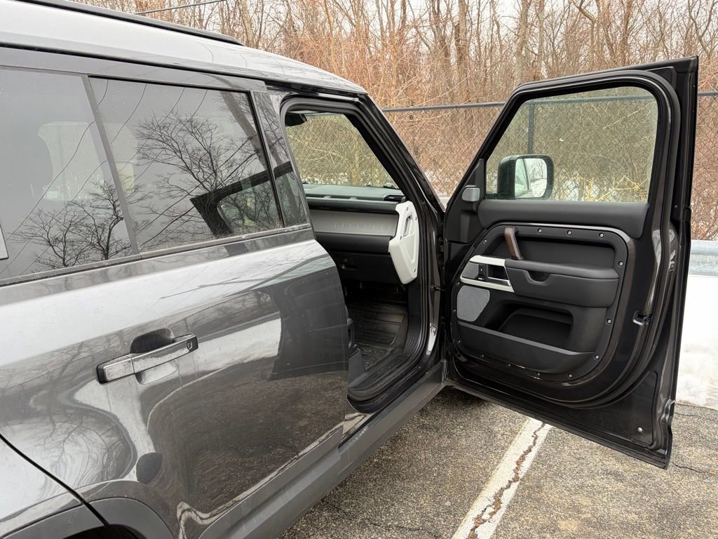 Used 2024 Land Rover Defender 130 S image 14