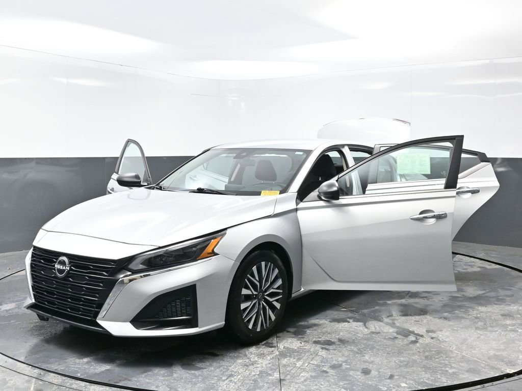 Used 2024 Nissan Altima 2.5 SV FWD image 52