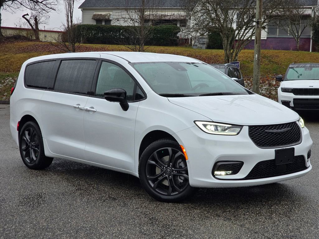 New 2026 Chrysler Pacifica Select image 14