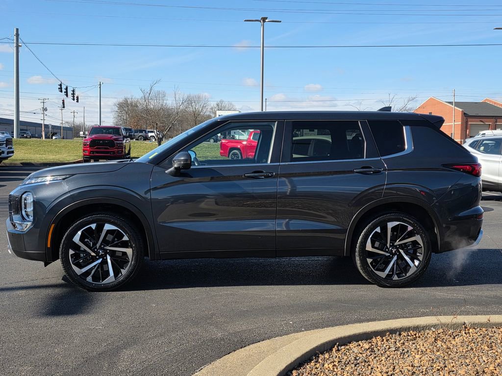 Used 2024 Mitsubishi Outlander SE image 9