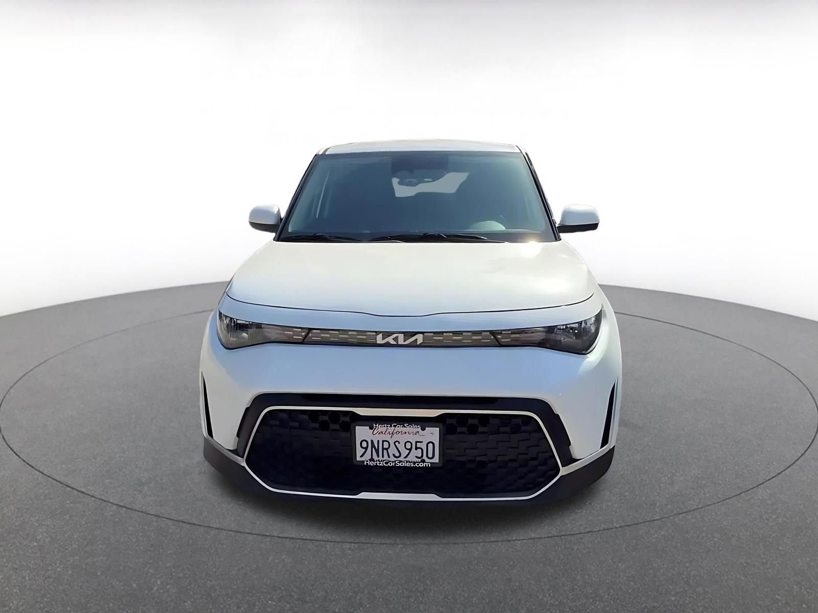 Used 2025 Kia Soul LX w/ LX Technology Package FWD image 4