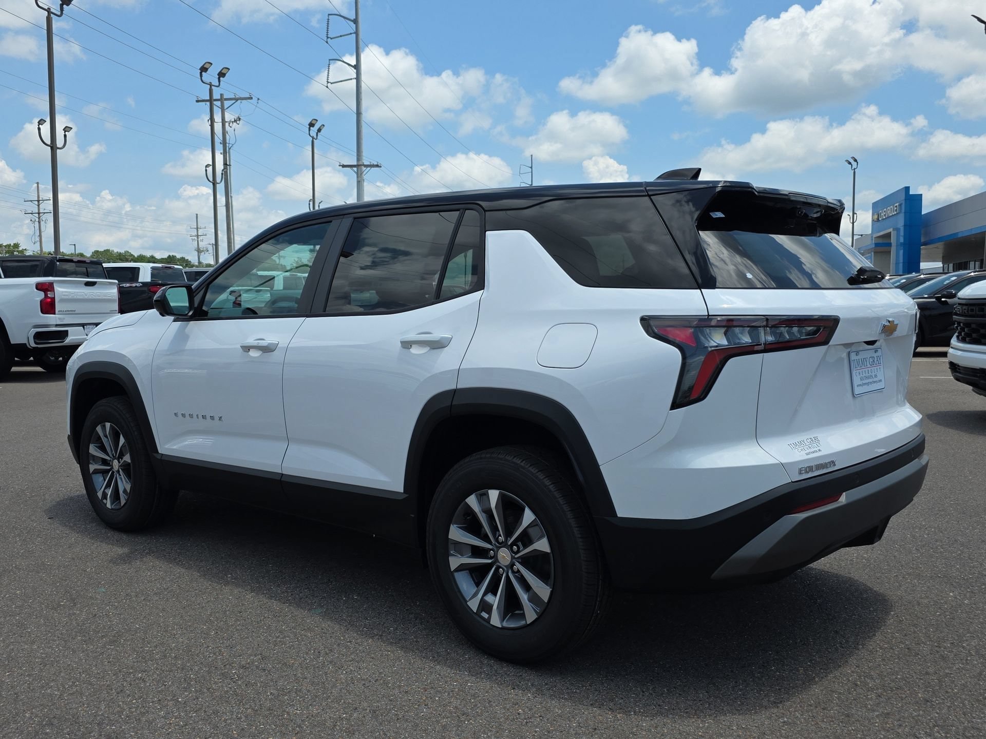 New 2026 Chevrolet Equinox LT w/ Convenience Package II FWD image 3