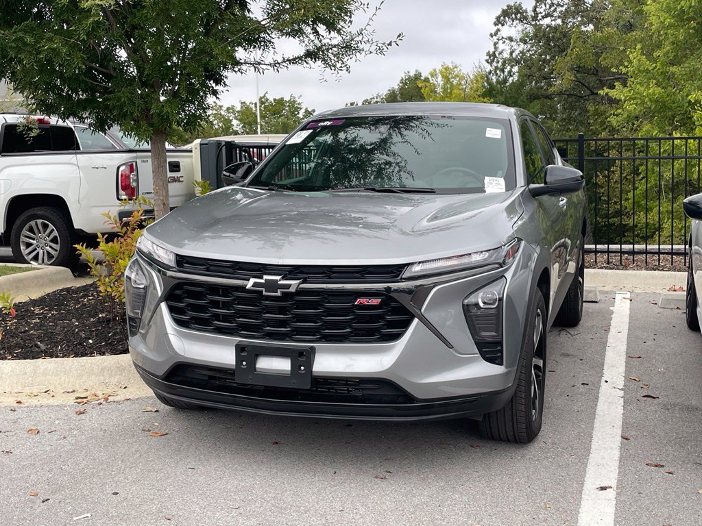 Used 2024 Chevrolet Trax RS FWD image 3