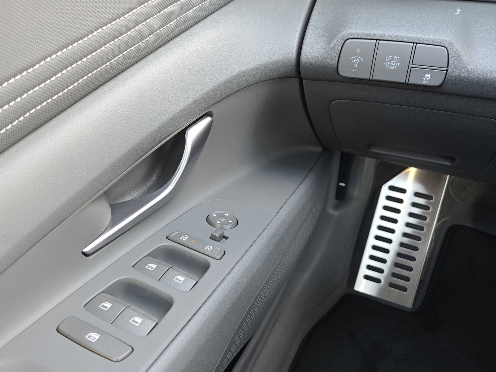 New 2025 Hyundai Elantra SEL image 19