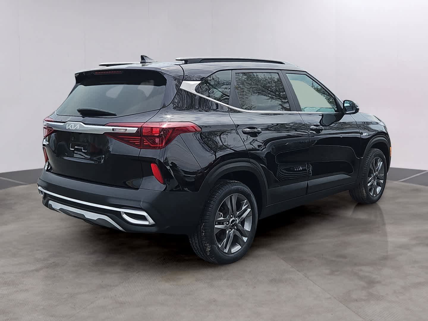 Used 2023 Kia Seltos S AWD/4WD image 4