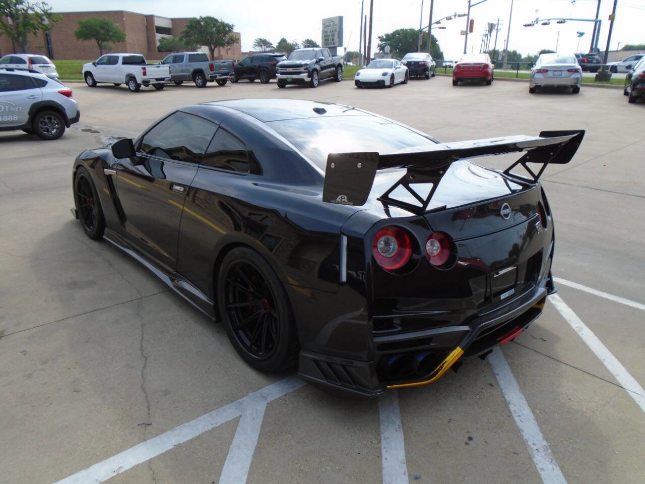 Used 2016 Nissan GT-R Premium AWD/4WD image 11