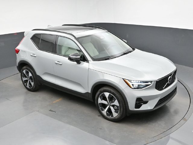 Used 2026 Volvo XC40 B5 Plus AWD/4WD image 43