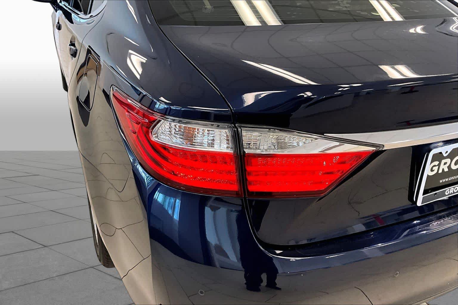 Used 2015 Lexus ES 350 w/ Luxury Package FWD image 25